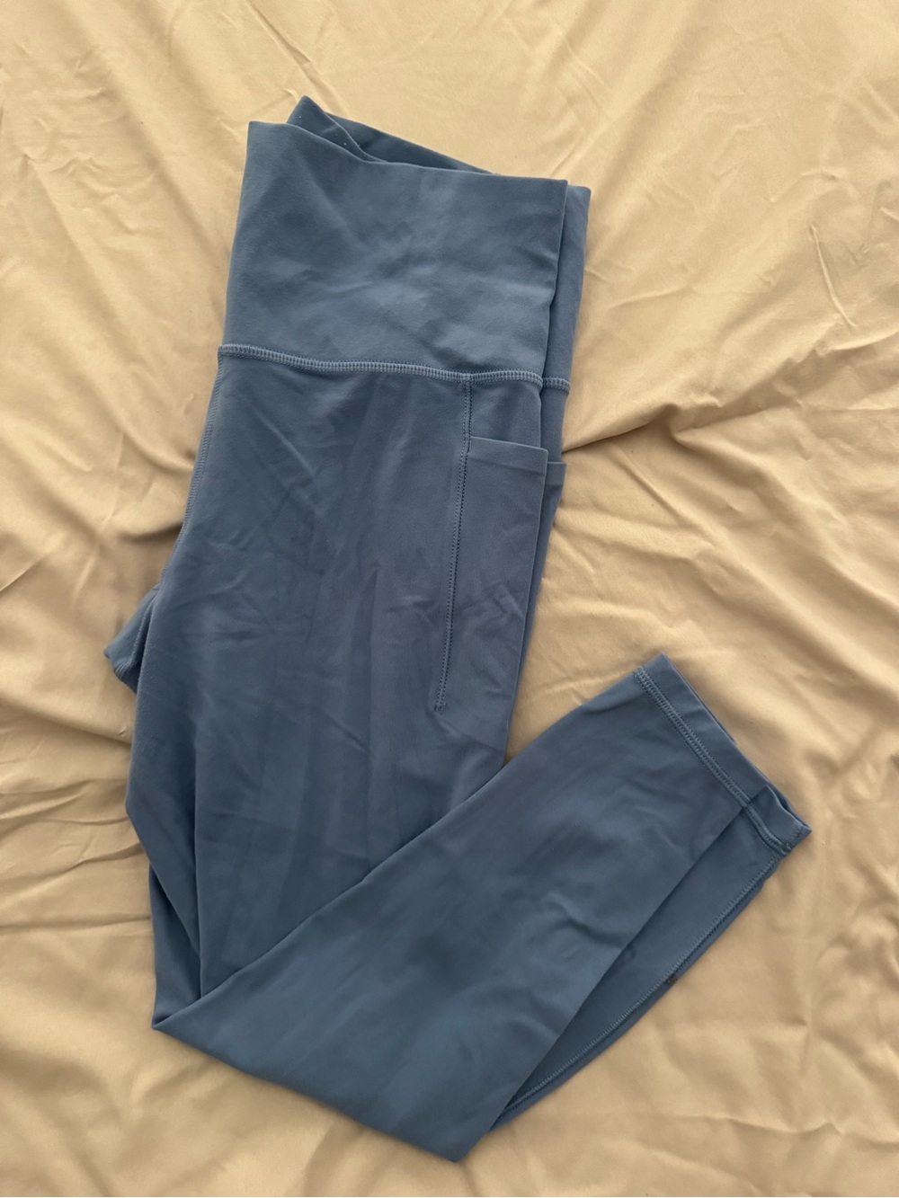 athleta salutation stash with pocket legging